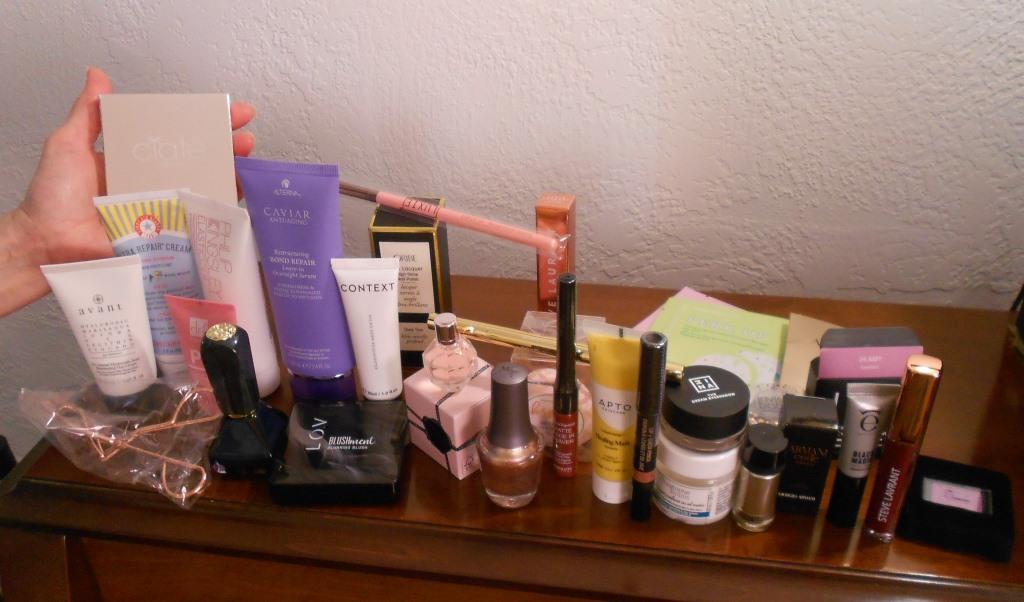 Glossybox 2019 US Advent Calender unboxed
