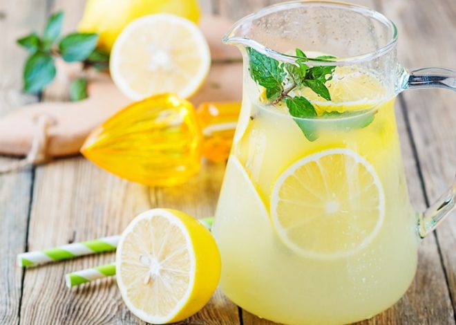 Lemonade cleanse: Lemon, cayenne pepper & honey