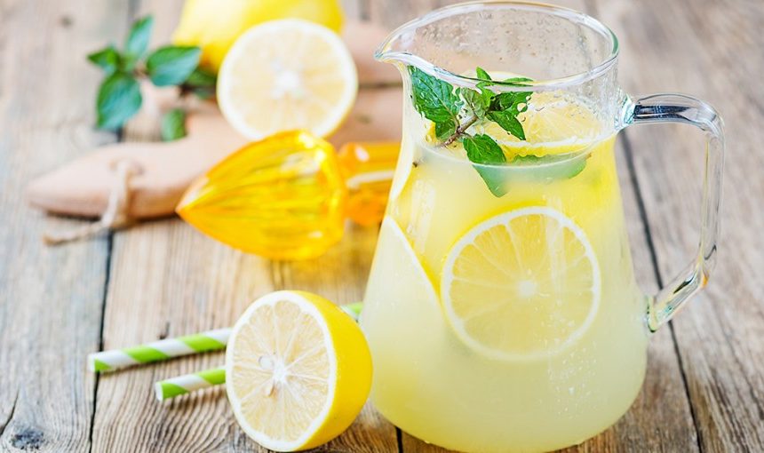 Lemonade cleanse: Lemon, cayenne pepper & honey