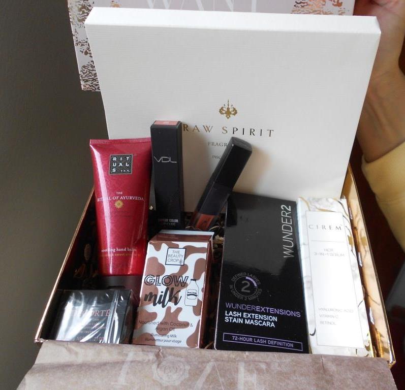 Glossybox Holiday Limited Edition 2018 All I Want Box