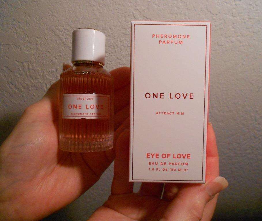 Eye of Love One Love Perfume Review: A Romantic Floral