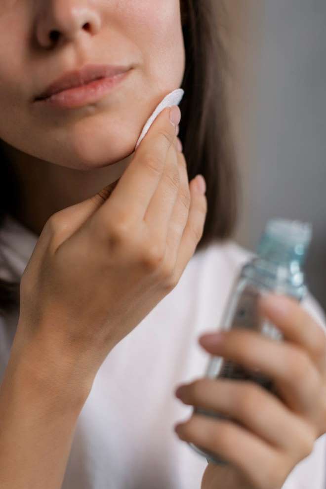 Physical vs Chemical Exfoliation and the Difference for Beautiful Skin