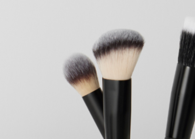 Why You Should Choose Vegan (Synthetic) Makeup Brushes