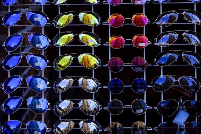 Choosing Flattering Sunglasses