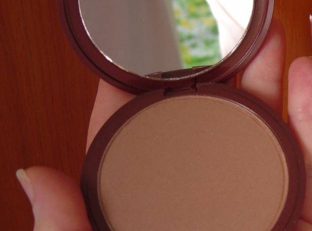 Bronzer Is a Cosmetic You Never Want to Do Without