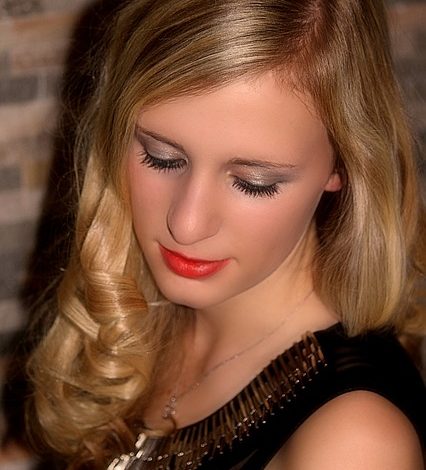 How to Highlight Hair Naturally Without Chemicals