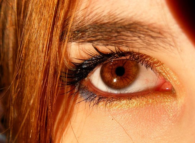 A Crazy Makeup Tip for Severe Dark Circles and Bags