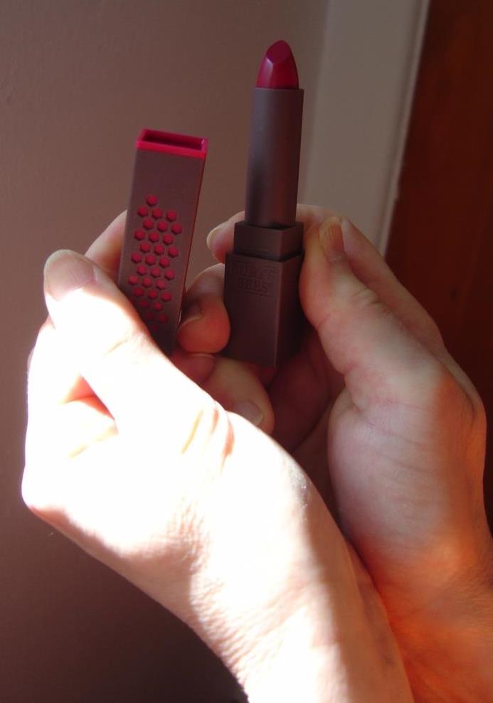 Burt’s Bees Lipsticks Review: Suede Splash and Brimming Berry + Swatches