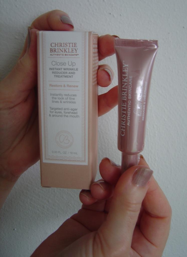 Review:  Christie Brinkley’s Close Up Instant Wrinkle Reducer and Treatment Does It Really Work Or Not?