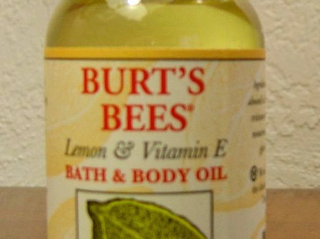 Review:  Burt’s Bees Lemon & Vitamin E Bath & Body Oil