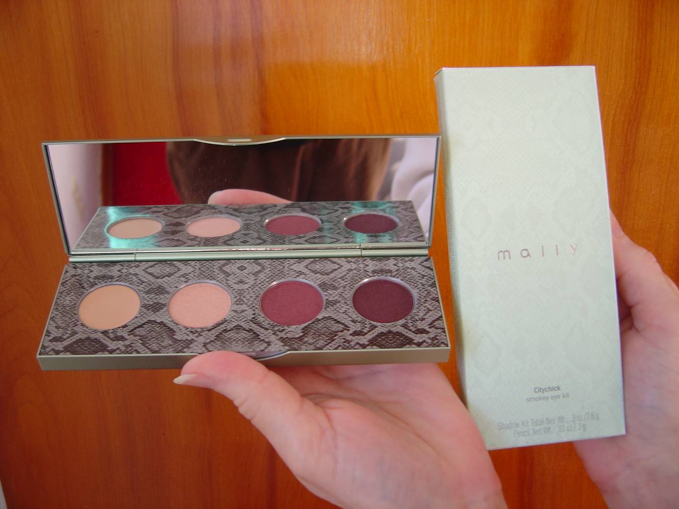 Mally Beauty Citychick Smokey Eye Shadow Classic Colors Kit (Midtown Merlot) Review and Giveaway!–Ends December 17, 2012