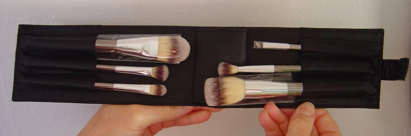 My Hot New Beauty Find!–IT Cosmetics Heavenly Luxe 6-Piece Brush Collection With Travel Case (Review)