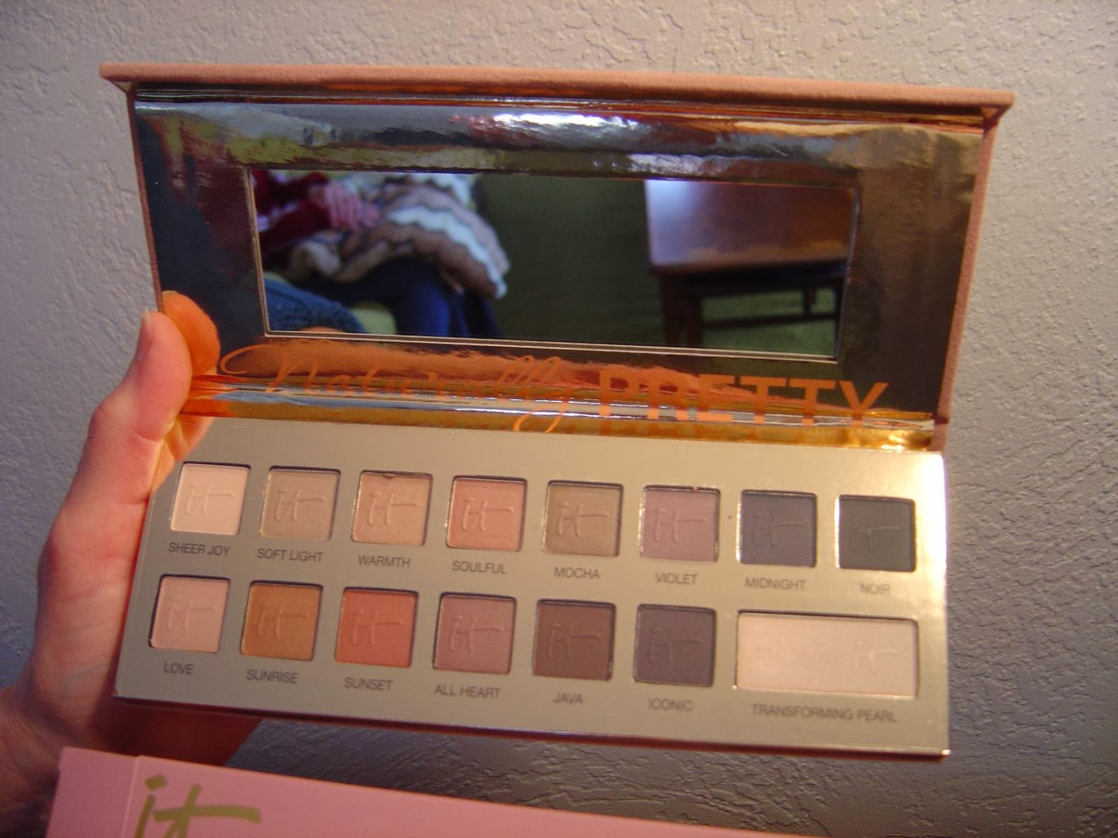 IT Cosmetics Naturally Pretty Vol. 1 Matte Luxe Transforming Eyeshadow Palette Review