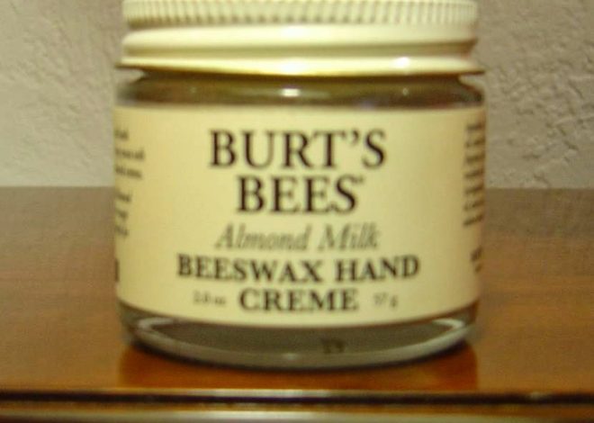 Award-Winning Burt’s Bees Almond Milk Beeswax Hand Creme Review