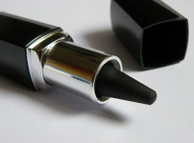 Are You Keeping Your Cosmetic Pencils Sanitary Enough?