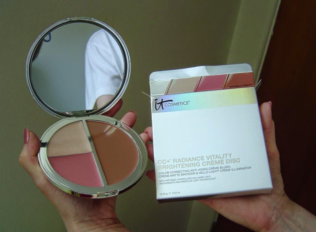 Review:  IT Cosmetics CC+ Radiance Vitality Brightening Creme Disc and Airbrush Creme Brush