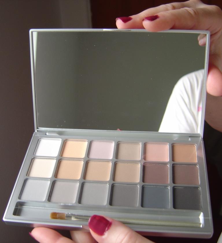 Review:   Kryolan Variety V3 Neutral Eye Shadow Compact Delivers Stunning Natural to Glam Matte Beauty in One Palette!