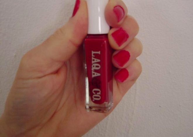 Prepare to Shine This Holiday Season With LAQA & Co.’s Greedy Guts and Gryffandor Nail Polishes (Review) + SWATCHES!