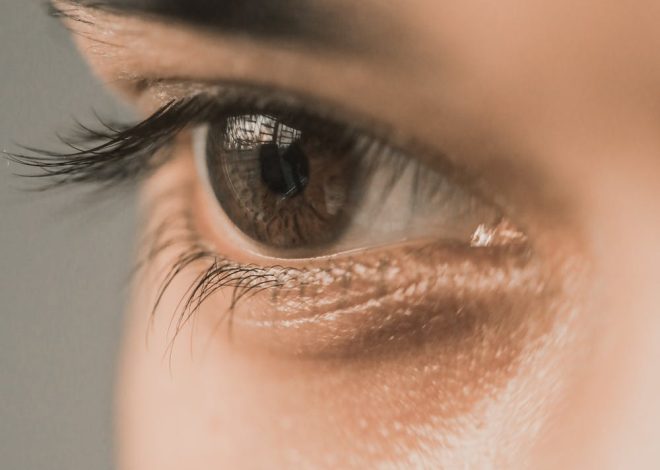 How to Use Castor Oil to Grow Longer Lashes