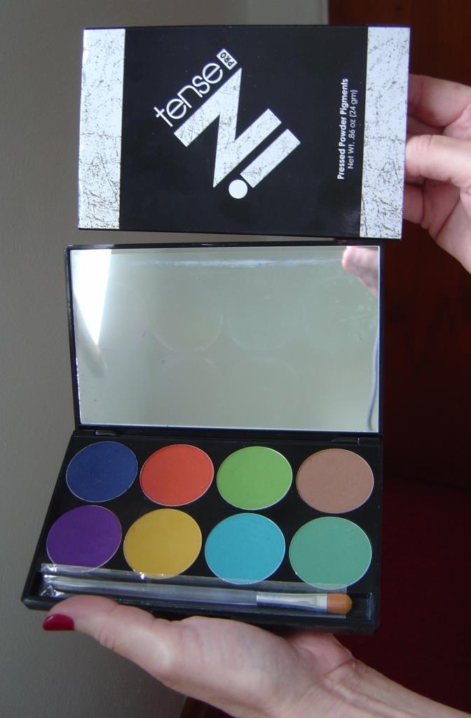 Review + SWATCHES:  Mehron Makeup INtense PRO Pressed Powder Pigments (Wind) Eye Shadows Palette