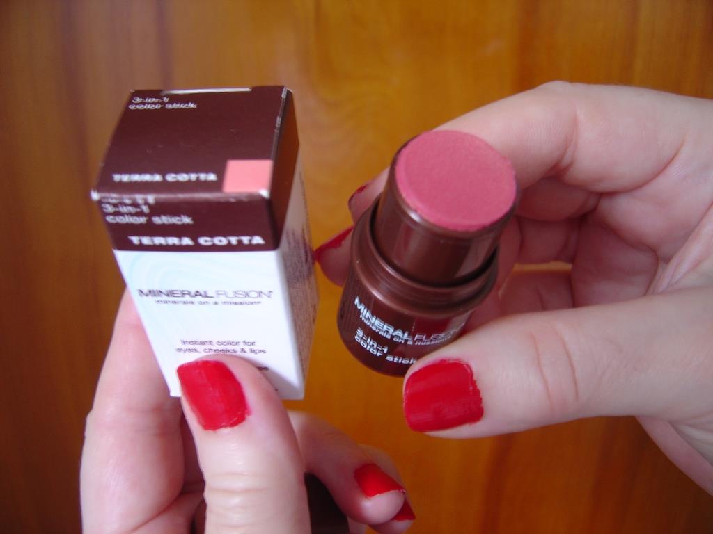 Review + Swatches: Mineral Fusion’s Glow & Go 3-in-1 Color Sticks (Terra Cotta, Rosette) for a Natural, Lit Up Glow That I Love!