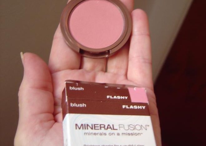 Review + SWATCHES : Mineral Fusion Blushes (Airy, Flashy)