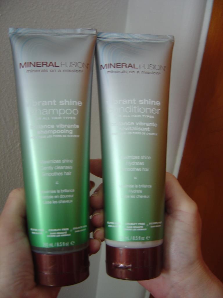 Mineral Fusion Vibrant Shine Shampoo and Conditioner Review