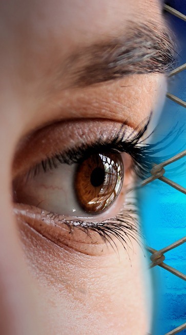 How to Lighten Under Eye Darkness From Within