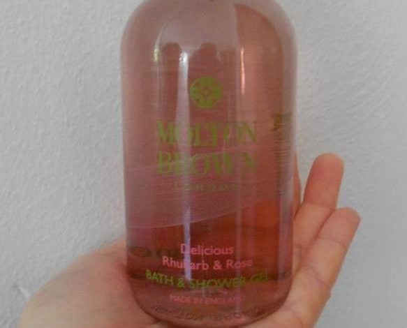 Molton Brown Delicious Rhubard & Rose Bath & Shower Gel Review