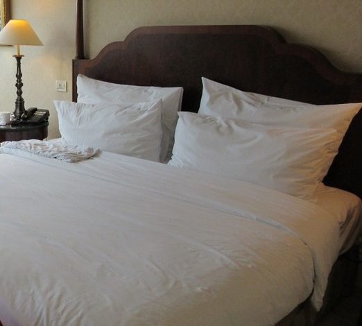 Is Pillowcase Acne Contributing to Your Bad Skin?