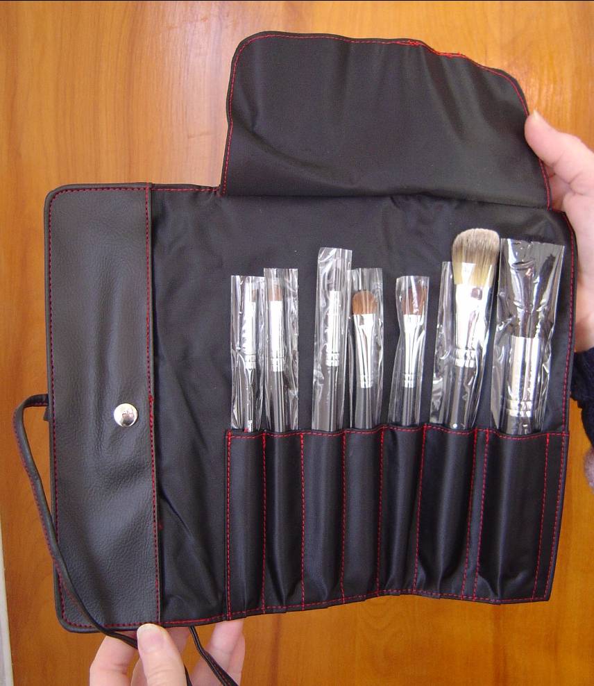 Royal & Langnickel SILK Pro 7-Piece Makeup Brush Set Review + Giveaway!–Ends February 20, 2012
