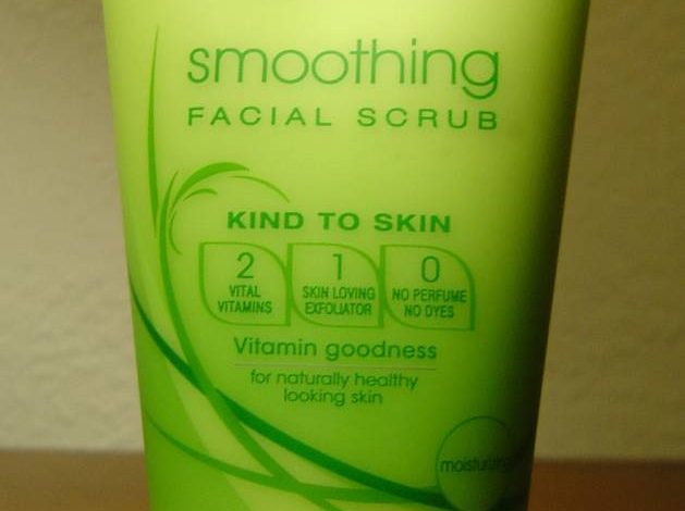 Simple Skincare Review: Smoothing Facial Scrub
