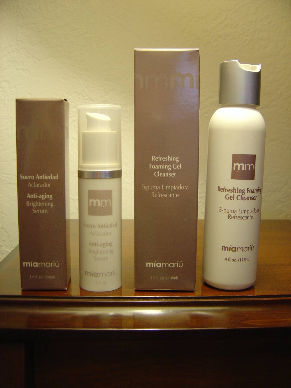Mia Mariu Anti-Aging Brightening Serum & Refreshing Foaming Gel Cleanser Review + Giveaway! ($57)–Ends September 24, 2012