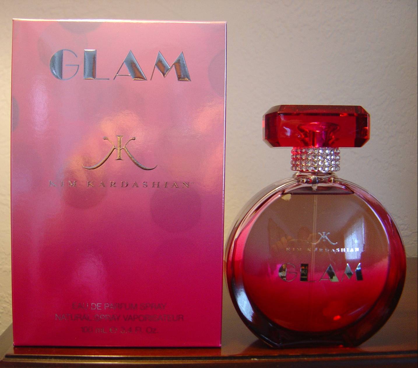 Live the Dream!  Kim Kardashian’s Glam Perfume Review 